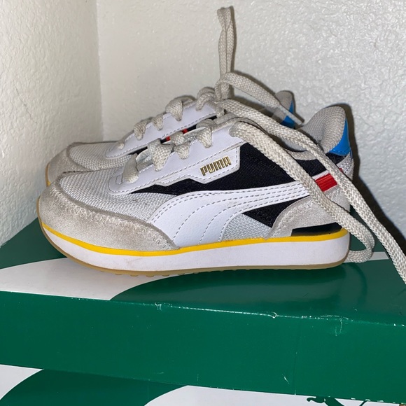 Puma kids sneaker size 11c - Picture 4 of 6